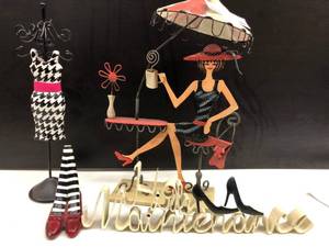 lot 35 image: Assorted  Fashion DcorJewelry Holder