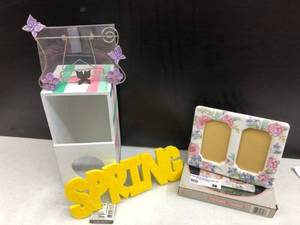 lot 36 image: Assorted Spring Decor