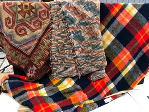 lot 37 image: Assorted Blankets