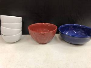 lot 40 image: Assorted Bowls