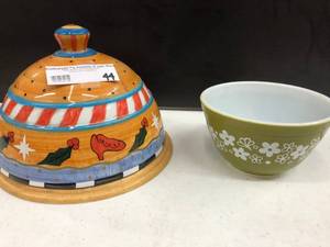 lot 44 image: Green and White pyrex bowl, and covered cheese wooden tray