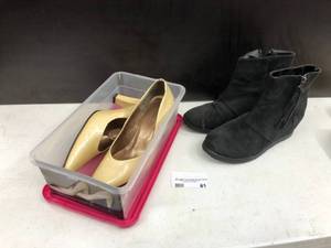 lot 61 image: Ladies shoes