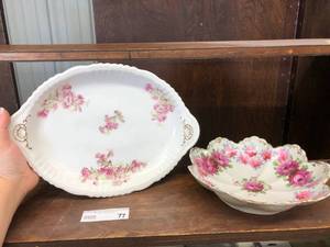 lot 77 image: Floral glass
