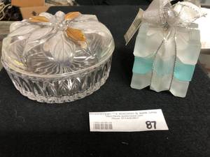 lot 87 image: Glass Trinket box and glass stackable holders