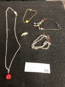 lot 95 image: Assorted costume jewelry 5 pc