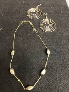lot 96 image: Gold Fashion Jewelry