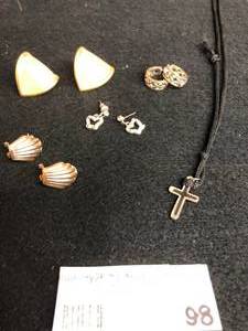lot 98 image: Assorted Costume Jewelry