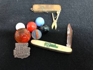 lot 100 image: Vintage Knives, Pin, and Marbles