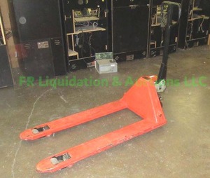 lot 5 image: Pallet jack 5500 lbs capacity