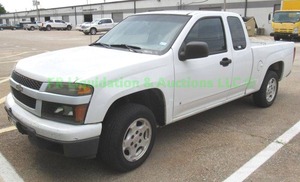 lot 4 image: 2006 Chevrolet Colorado 12 ton economy truck 2.8 liter 4 cylinder, automatic trans. AC blows cold, runs and drives. VIN 1GCCS198468300480