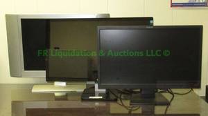 lot 26 image: Apex AVL-2076 20 LCD TV, Planar & Dell computer monitors