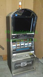 lot 79 image: Advantage 5 mechanical roller slot machine