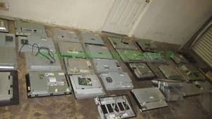 lot 135 image: Assorted LCD display screens, generous quantity