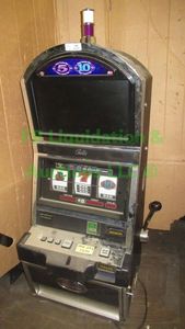 lot 186 image: Bally one armed bandit mechanical roller slot machine