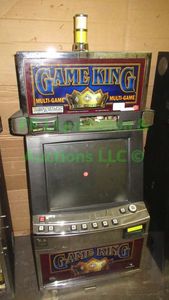 lot 206 image: Game King multi game slot machine
