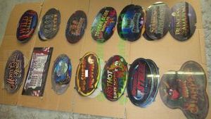 lot 252 image: Slot machine display glass