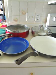lot 24 image: Skillet lot- B.E. deep red, 12, 8 3 qt. roaster with lid