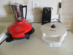 lot 26 image: X-press ready set go omelet maker Ambiano Belgian waffle maker, Procter Silex can opener and Presto coffee percolator