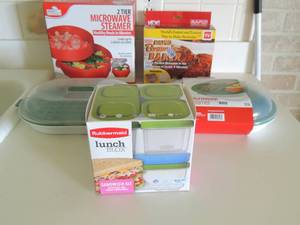 lot 29 image: Handy Gourmet 2 tier microwave steam , rapid brownie maker, Microwave steamer x 2 and Rubbermaid lunch box NIB