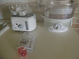 lot 33 image: Oster egg cooker, mini food steamer, Crofton vegetable steamer with trays