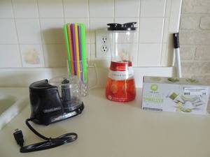 lot 39 image: Vegetable spiralizer, NEW carafe, mug with large straw and Procter Silex mini chopper