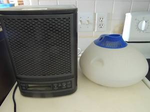 lot 45 image: Fresh air Echo quest air purifier and used Vicks vapor air humidifier