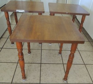 lot 46 image: 3 square stackable side tables, brown