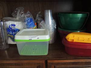lot 48 image: NIP Rubbermaid bowls, microwave omelet maker, green and white Rubbermaid lunch kit, paper cups, and plastic cups and plates.