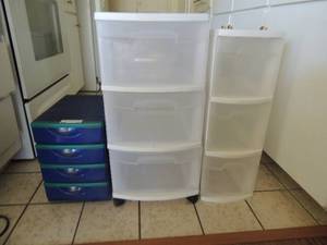 lot 52 image: 3 plastic  drawer storage bins, 3 drawer white wide, 4 drawer blue and 3 drawer small white
