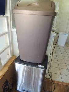 lot 54 image: Metal step touch trash can that opens when you step and plastic brown kitchen trash can with lid