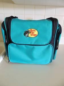 lot 65 image: New Bass Pro shop tackle box with 6 tackle box compartments