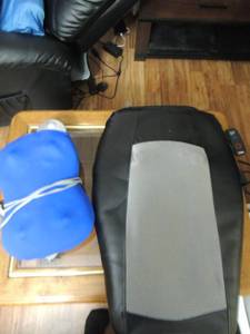 lot 87 image: Homedics seat massager works, and blue Brookstone back massager