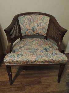 lot 112 image: Chair wicker design floral seat oval back with arm rest. Very comfortable