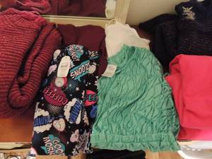 lot 118 image: Womans faded glory sweaters x 4 size 2XXLWomans night gowns size 2XXL x 3 assorted