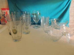 lot 15 image: Kitchen lot- glasses x 5 mugs x 2 set of 6 graduated bowls , and 7 condiment bowls