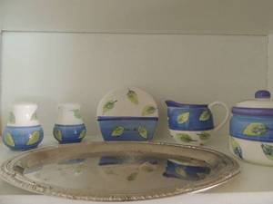 lot 16 image: Royal Norfolk napkin holder, cream and sugar salt & pepper blue & green leaves