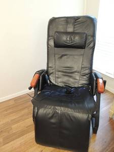 lot 7 image: BLACK CHAIR WITH RECLINE & VIBRATION