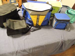 lot 138 image: Large lot of igloo and playmate lunch bags all insulated