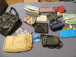 lot 141 image: Coin purse, wallets, shoulder bags, makeup bags