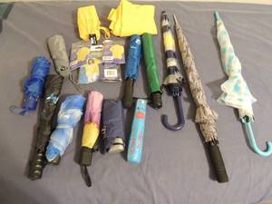 lot 145 image: 6 new rain ponchos 1sfa small and large umbrellas new