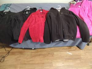 lot 146 image: 5 Faded Glory Light XXL hooded sweaters