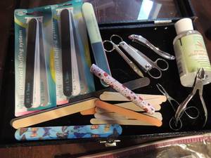 lot 240 image: Nail care lot-trimmers,clips,emmery boards,buffers,files,scissors, tweezers, ladies facial hair razor