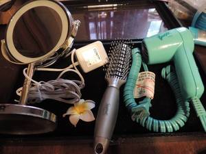 lot 234 image: Conair lighted makeup mirror windmere box, 1250 w hair dryer hair brush hair clip