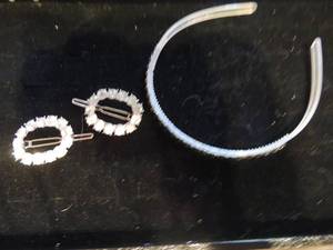 lot 227 image: Bejeweled headband with bejeweled hair clips
