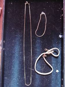 lot 222 image: Gold chain 20 and 7.5 bracelet no markings