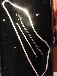 lot 218 image: 30 silver herringbone chain wt. 22g,    6.5 rope bracelet silver 8 gms and thin silver chain(missing clasp)