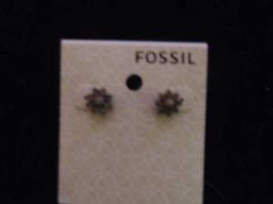 lot 219 image: Fossil earrings sunflowers     delicate details