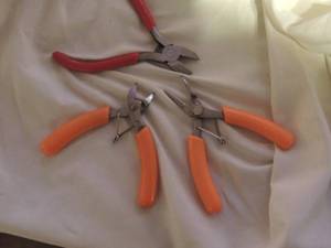 lot 211 image: Jewlery tool- wire cutter  x 2 and needle nose pliers