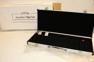 lot 89 image: Poker Chips Case (no poker chips)