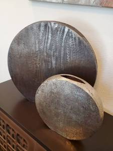 lot 7 image: IMAX Nalani Textured Metal Vases